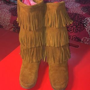 Minnetonka tall fringe suede boot chestnut SZ 8